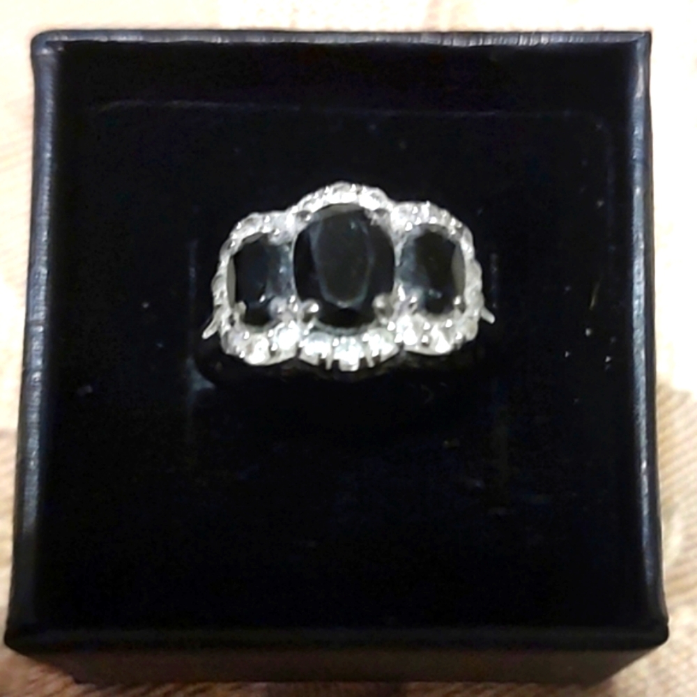 ▪️💍▪️Exquisite Oval Cut Simulated Black Onyx & White Sapphire Cocktail Ring - 7